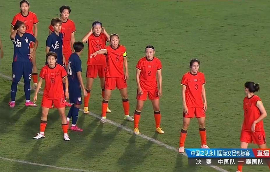 包含国际足球赛事：中国女足再获佳绩谱写新篇章的词条